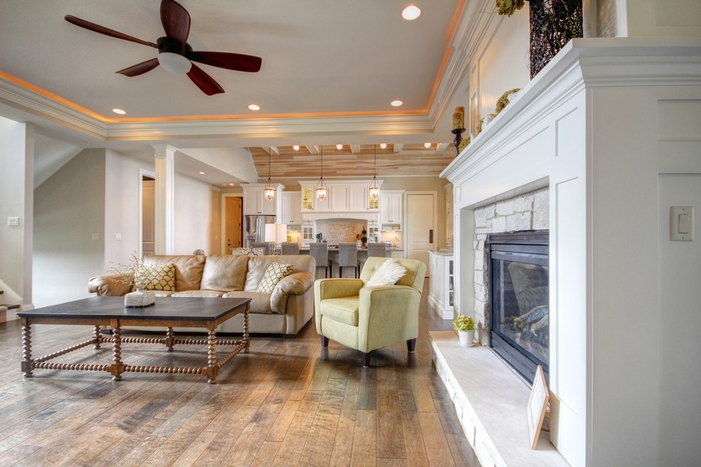 Home design - transitional home design idea in Chicago