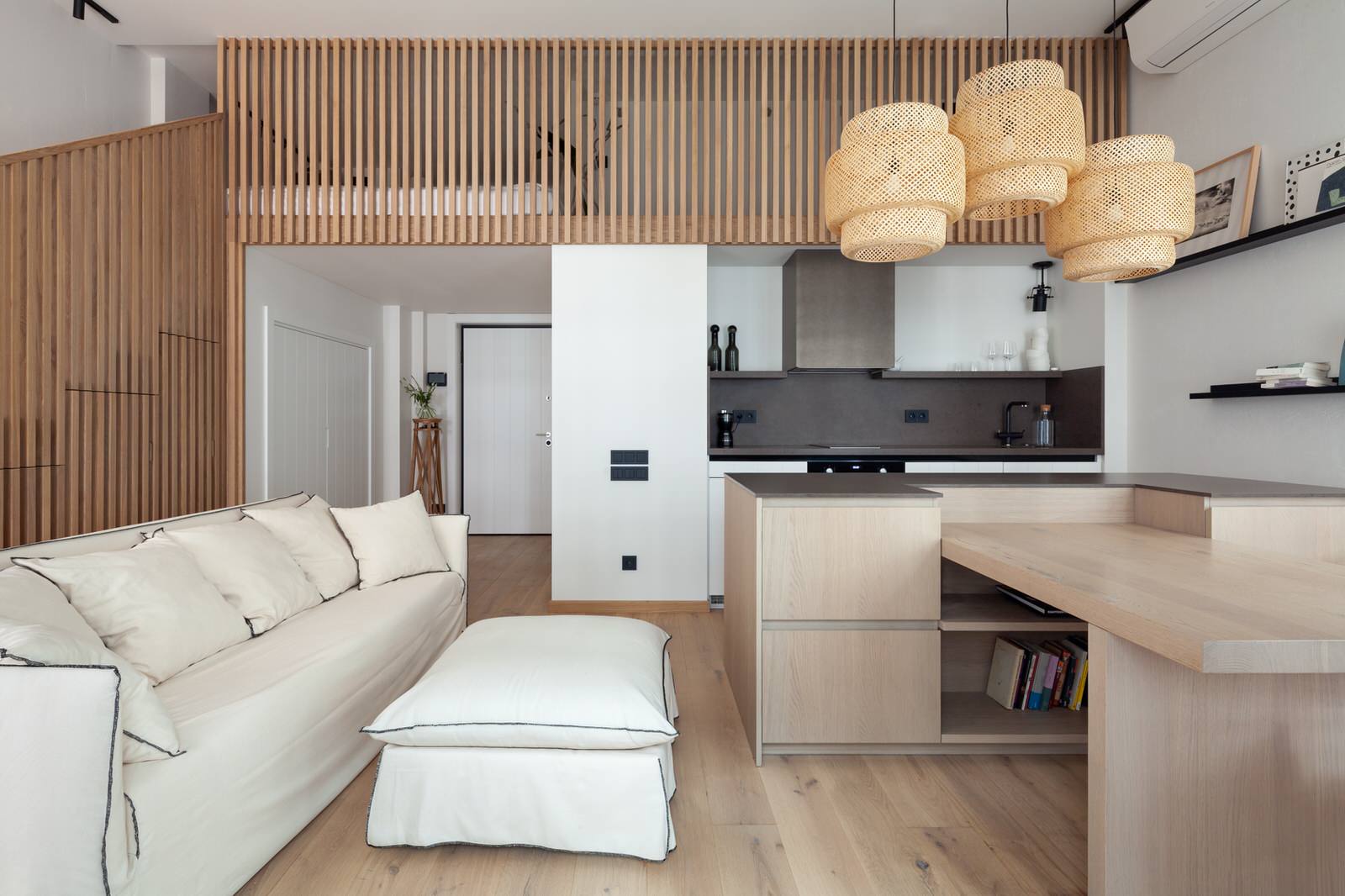 студия с антресолью