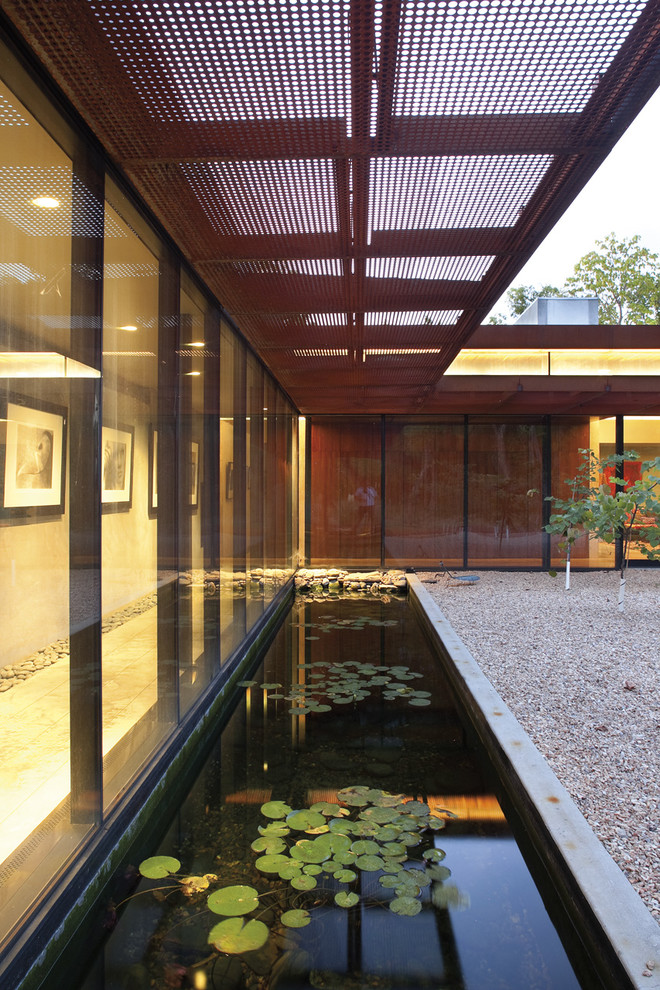 This is an example of a contemporary water fountain landscape in Kansas City.