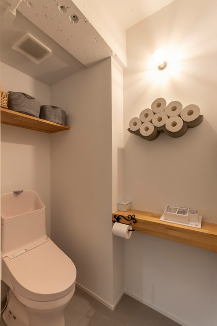 好きなものと暮らす、キッチンが主役の家 industriale-bagno-di-servizio