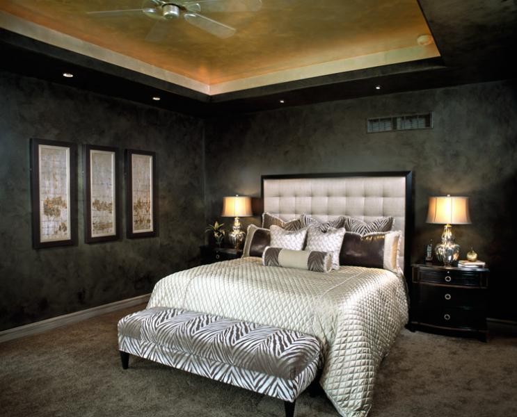 Inspiration for a mid-sized traditional master bedroom in Kansas City with grey walls and carpet.