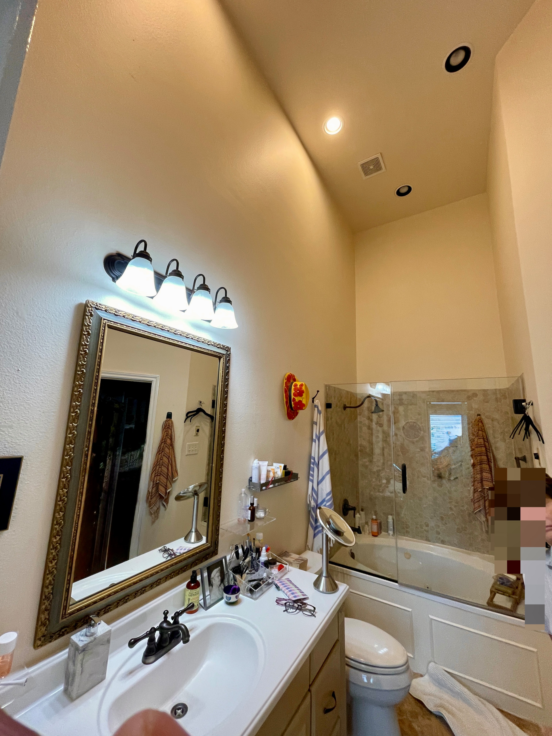 Villas on Lake Travis - Bathroom