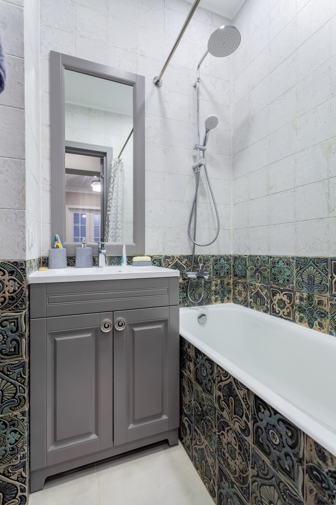 Тумба под раковину и зеркало в раме из МДФ эмаль