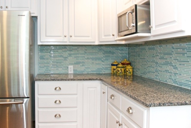 Transitional kitchen photo in Richmond
