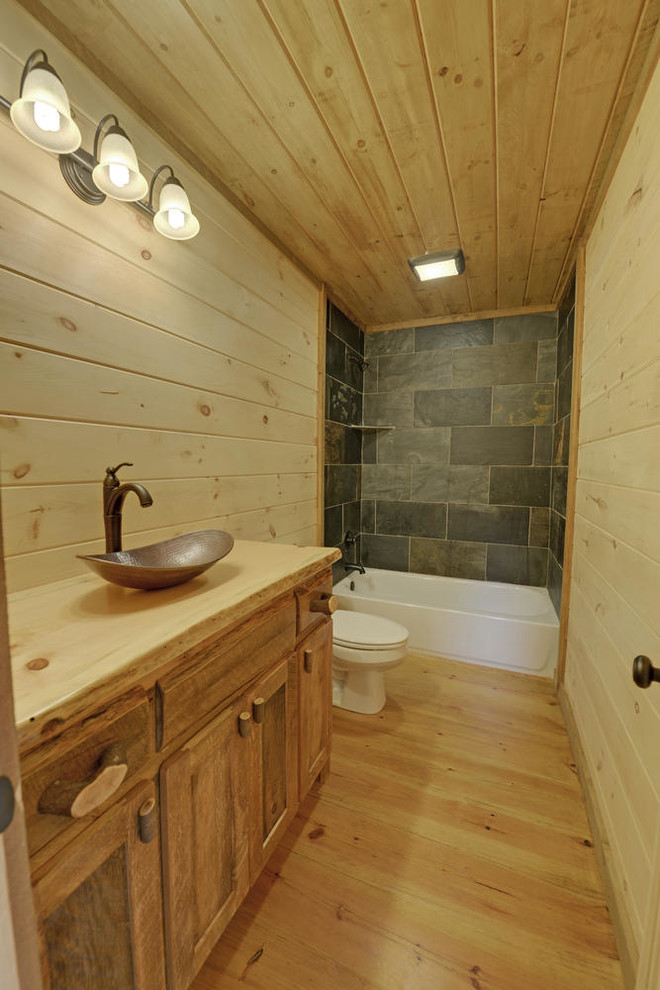 Inspiration for a rustic home design remodel in Atlanta