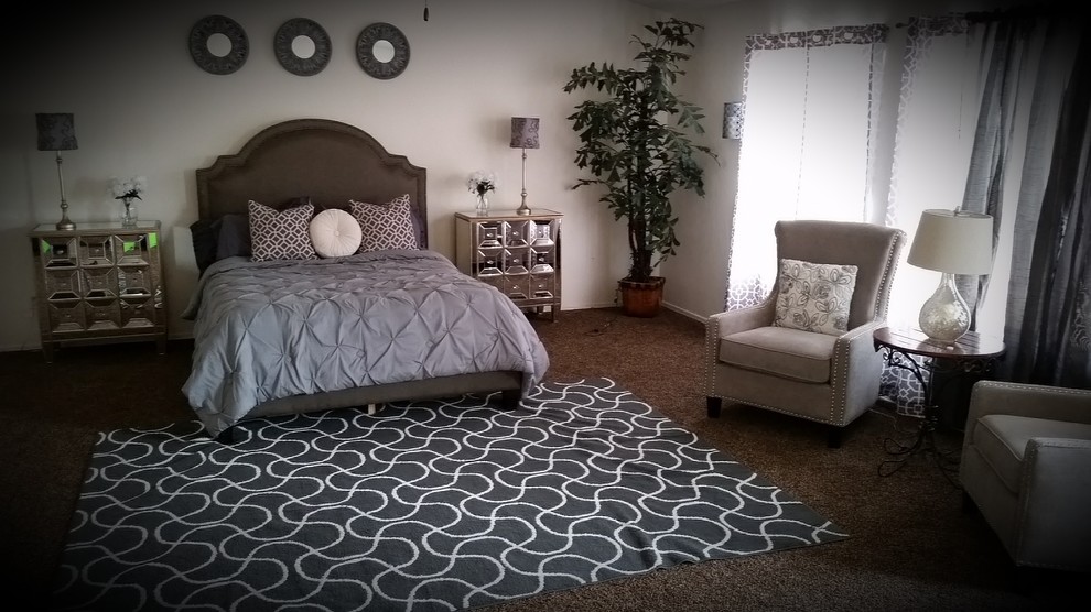 Example of a transitional home design design in Phoenix