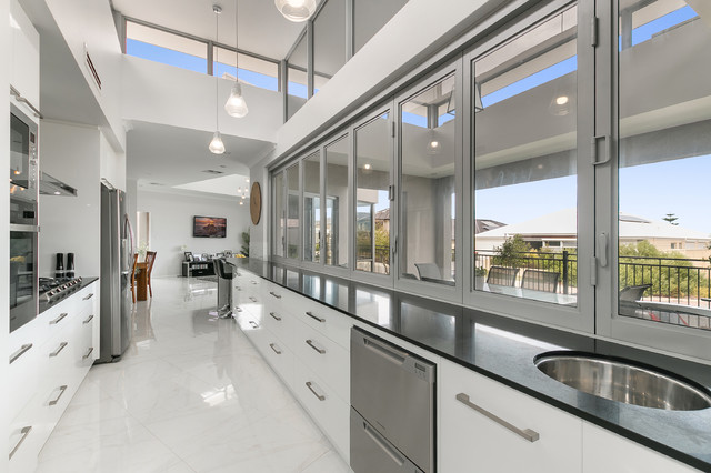 Oasis Drive modern-kitchen