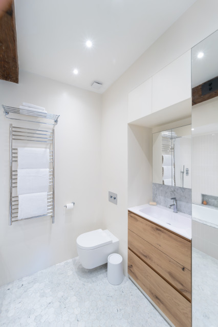 Wapping Wharf Apartment industrial-bathroom