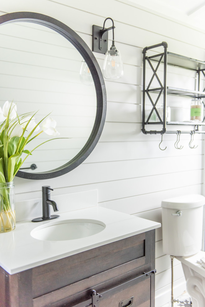 Inspiration for a transitional home design remodel in Toronto