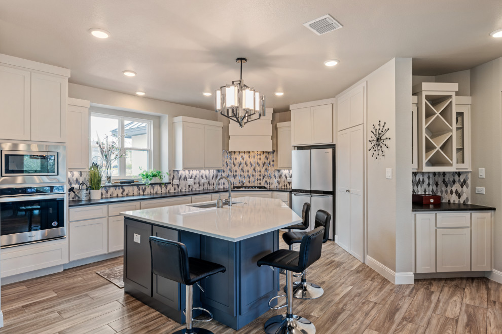 Inspiration for a transitional kitchen remodel in Austin