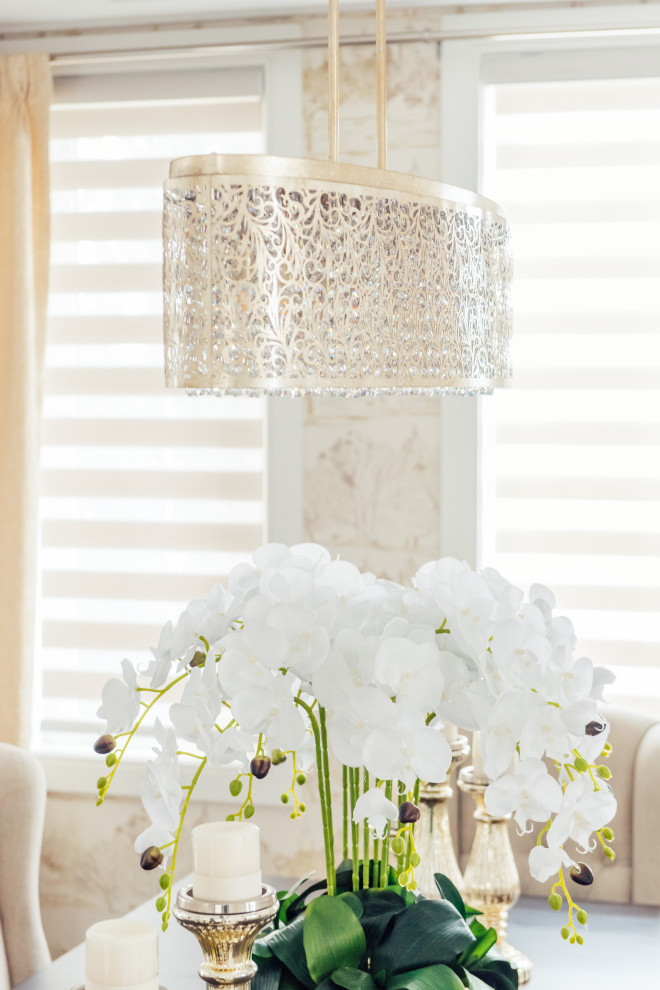 Transitional home design photo in Toronto