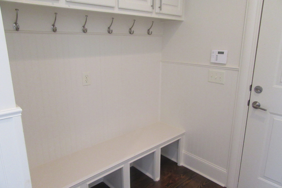 Example of a transitional home design design in Jackson