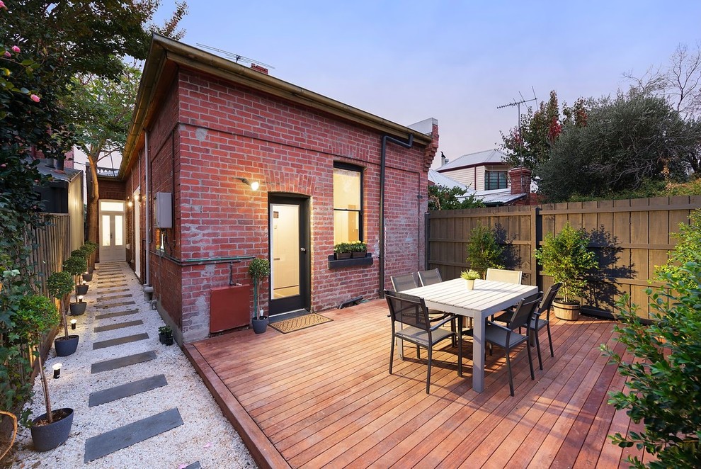 Photo of a transitional deck in Melbourne.