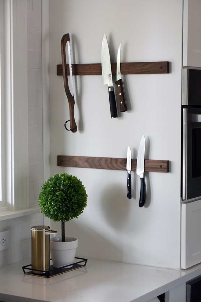 Example of a transitional kitchen design in Cincinnati