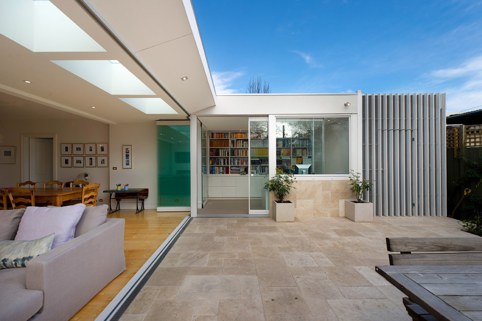 Contemporary one-storey exterior in Melbourne.