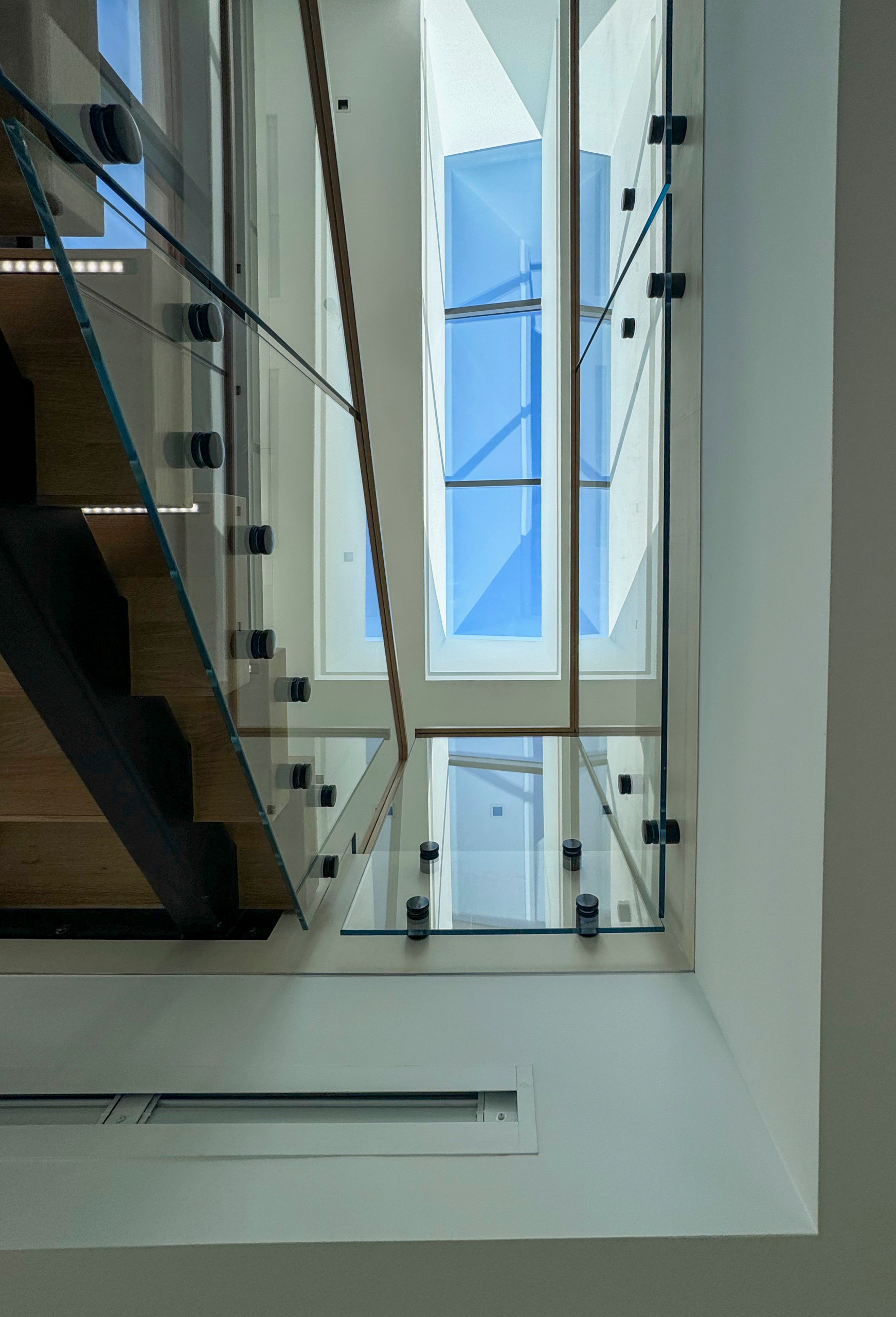 126_Visually Open and Light Contemporary Staircase, Mclean, VA 22102