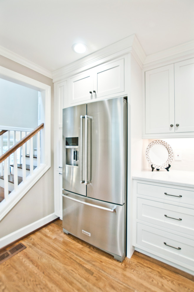 Transitional kitchen photo in Nashville