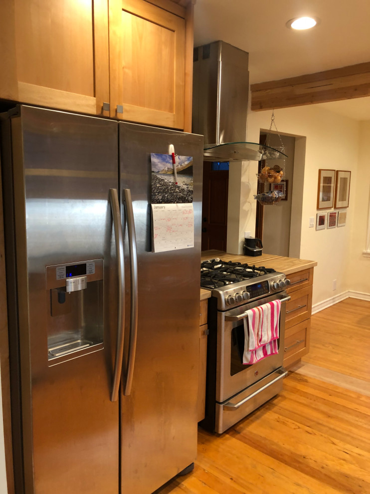 Inspiration for a mid-sized transitional galley medium tone wood floor, brown floor and exposed beam eat-in kitchen remodel in Seattle with an undermount sink, shaker cabinets, medium tone wood cabinets, quartz countertops, white backsplash, subway tile backsplash, stainless steel appliances, a peninsula and gray countertops