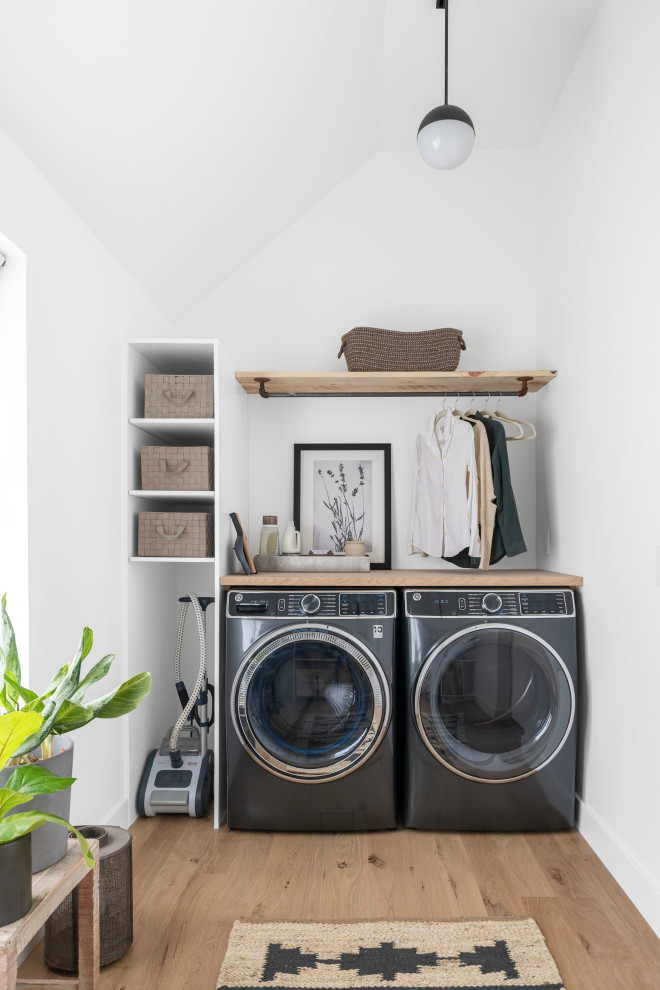 Bild på en minimalistisk tvättstuga