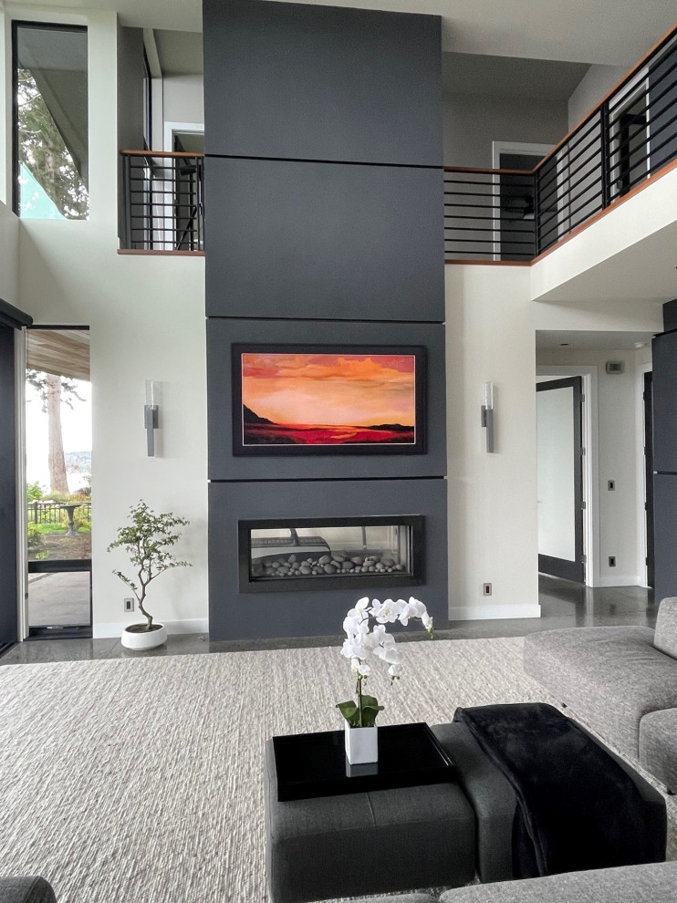 Источник вдохновения для домашнего уюта: гостиная комната в современном стиле с черными стенами, двусторонним камином и телевизором на стене