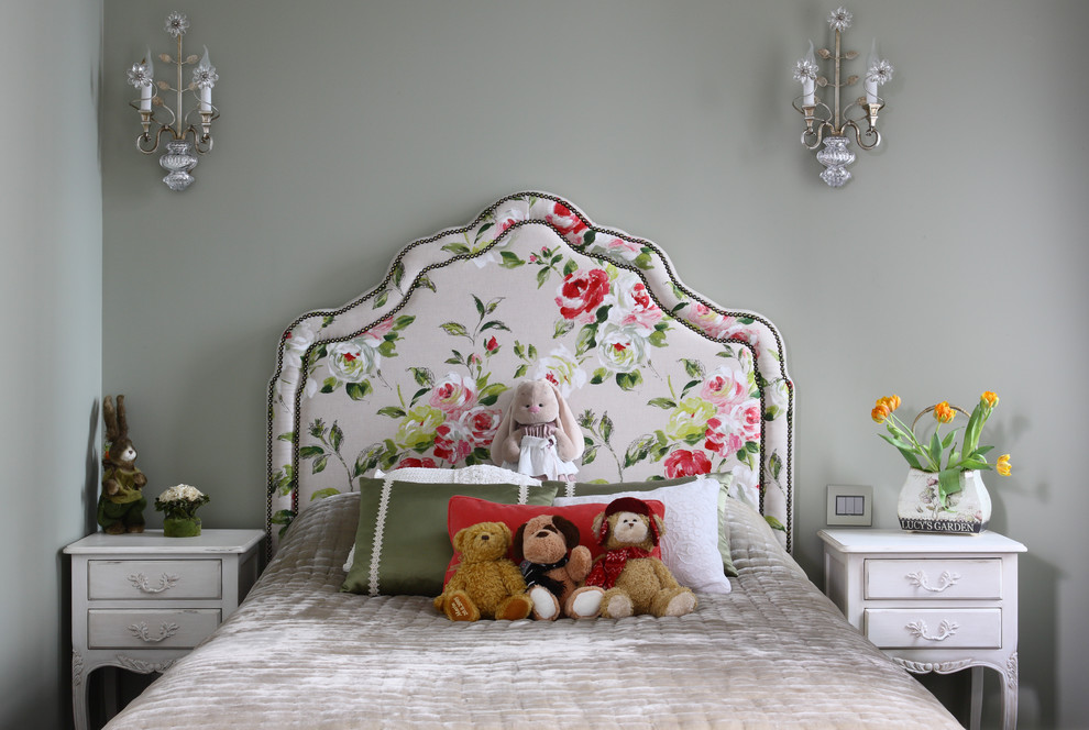 This is an example of a traditional kids' bedroom for girls in Moscow with grey walls.