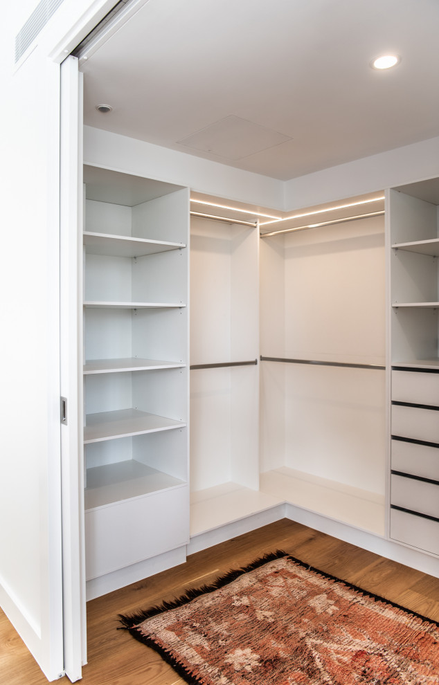 Mossman Court Noosa Heads Contemporary Wardrobe Sunshine Coast by Gull Design