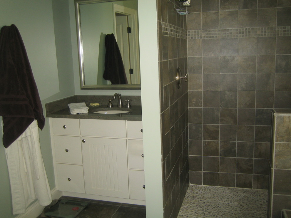 Mid-sized traditional 3/4 bathroom in New York with shaker cabinets, white cabinets, a curbless shower, gray tile, slate, blue walls, slate floors, an undermount sink, limestone benchtops, grey floor, an open shower and grey benchtops.