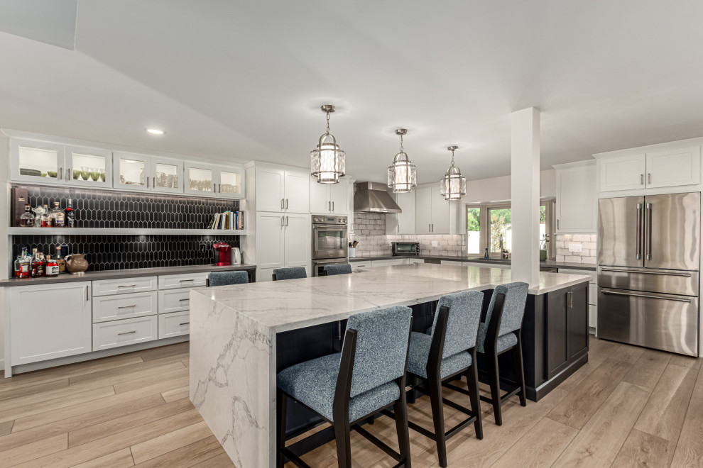 Kitchen - transitional kitchen idea in Phoenix