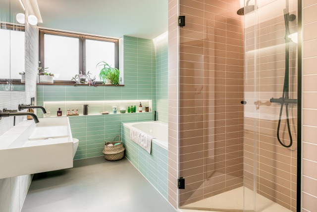 Modernist EnerPHit Plus trendy-badevaerelse