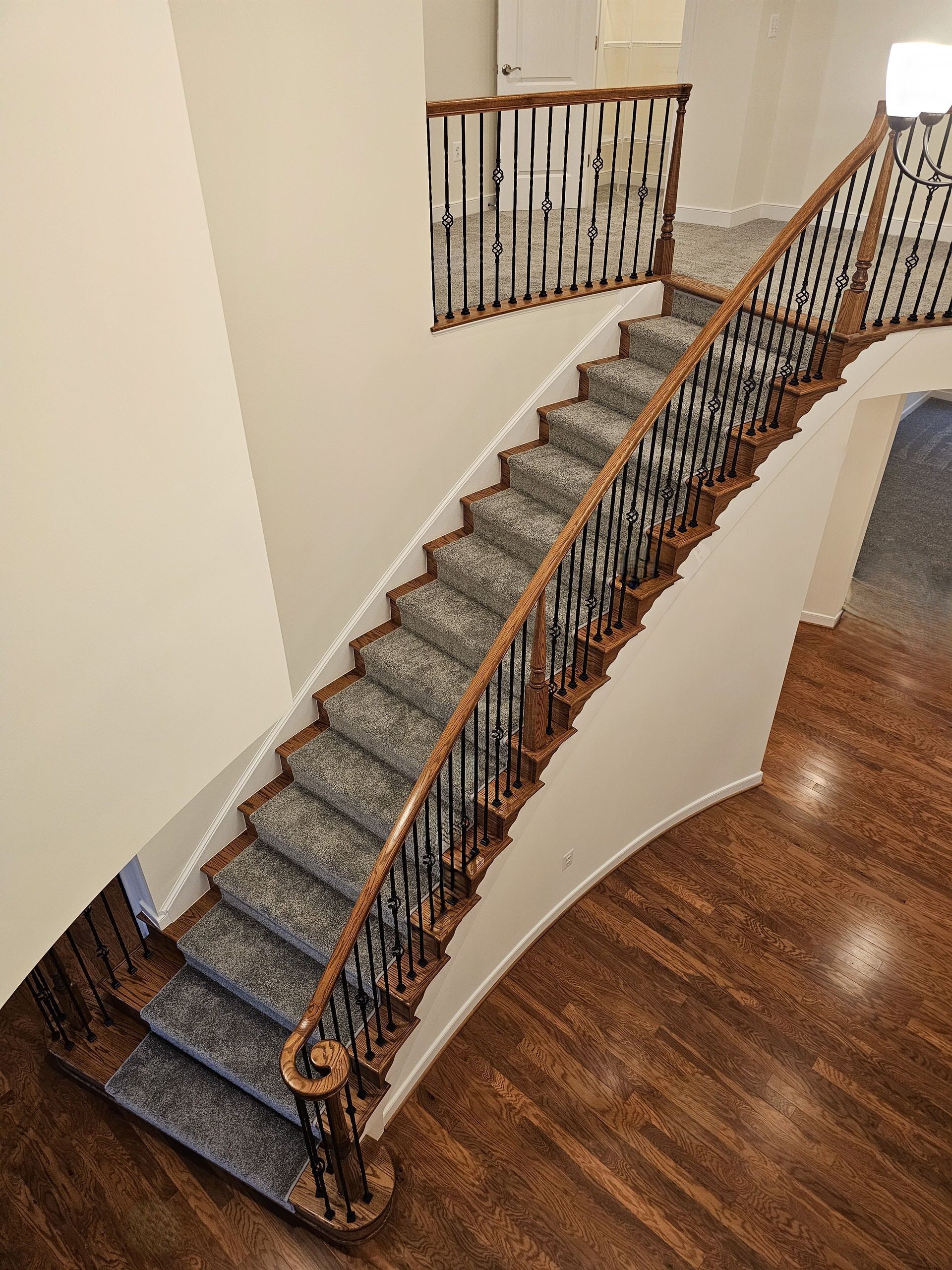 128_Grand Entryway Elliptical Staircase, Nokesville, VA 20181