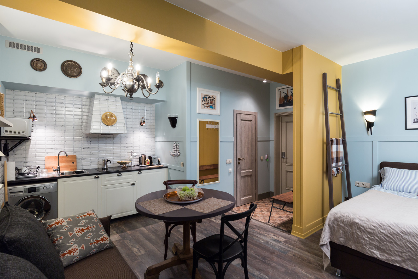 Гражданская - у канала Грибоедова