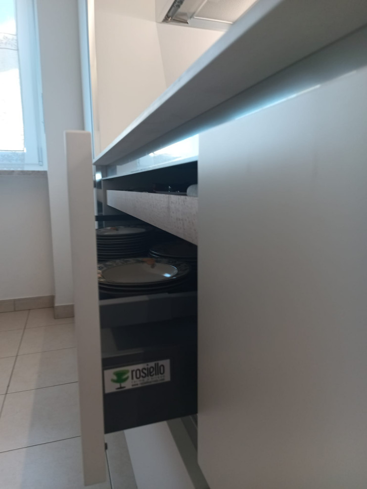 Cucina Laccato Opaco Bianco c/Neolith e Magnetolab