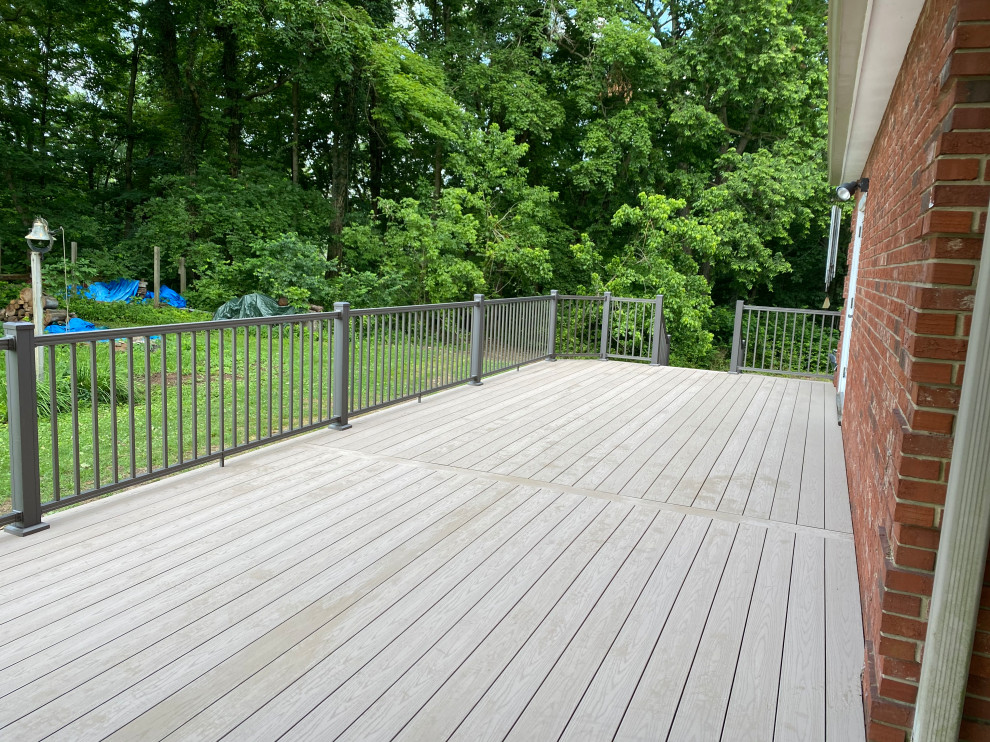 Inspiration for a transitional deck remodel in Cincinnati