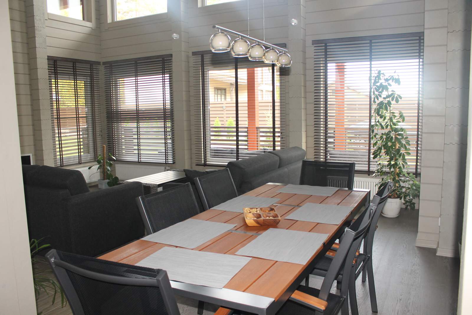 Отделка дома и бани из клееного бруса