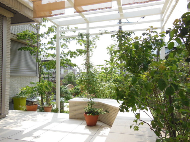 緑に囲まれた癒しの庭 skandinavisch-garten