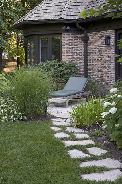 Flagstone Stepper Path traditional-garden