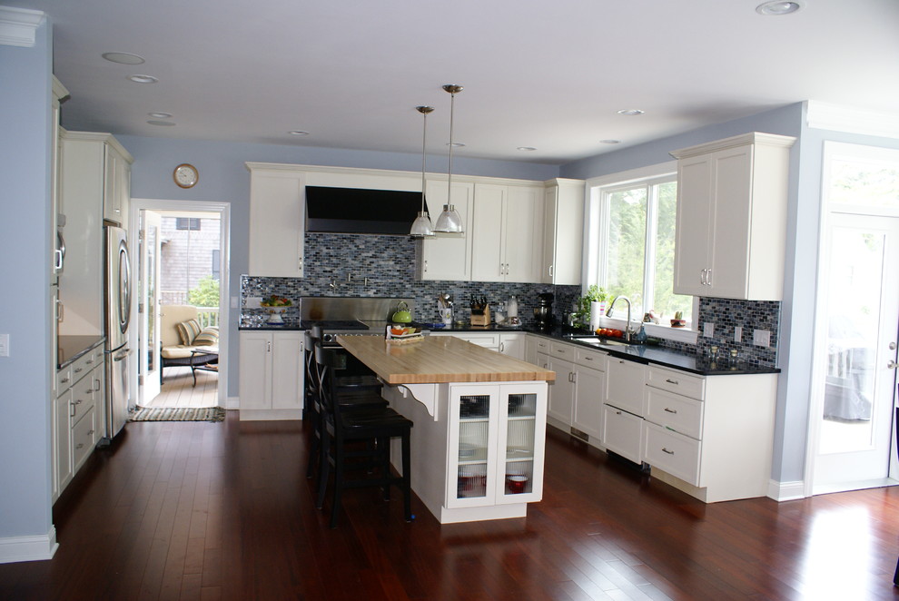 Photo of a large arts and crafts u-shaped eat-in kitchen in Providence with an undermount sink, shaker cabinets, white cabinets, granite benchtops, blue splashback, ceramic splashback, stainless steel appliances, dark hardwood floors and with island.