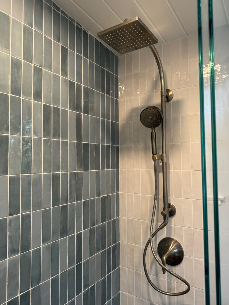 Stacked Tile Master Bathroom in El Cerrito