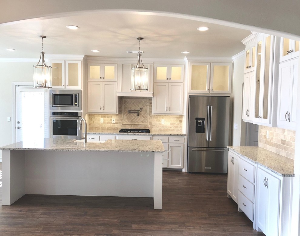 Transitional kitchen photo in Austin