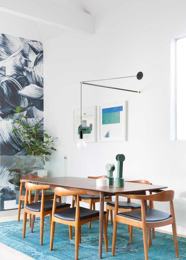 Dining room - modern dining room idea in San Francisco