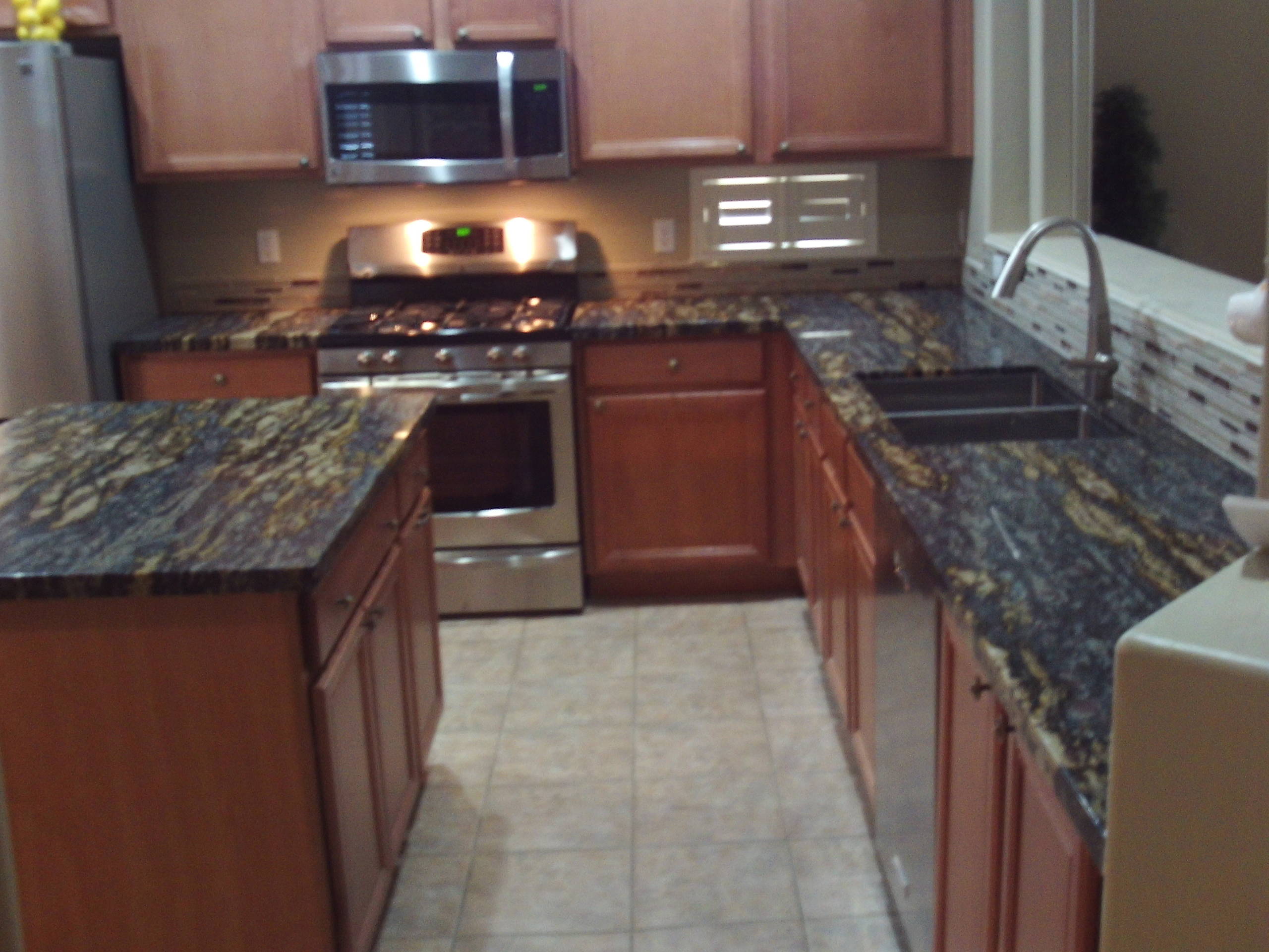 Aurora Borealis 2 cm Granite Kitchen with Tile Back Splash