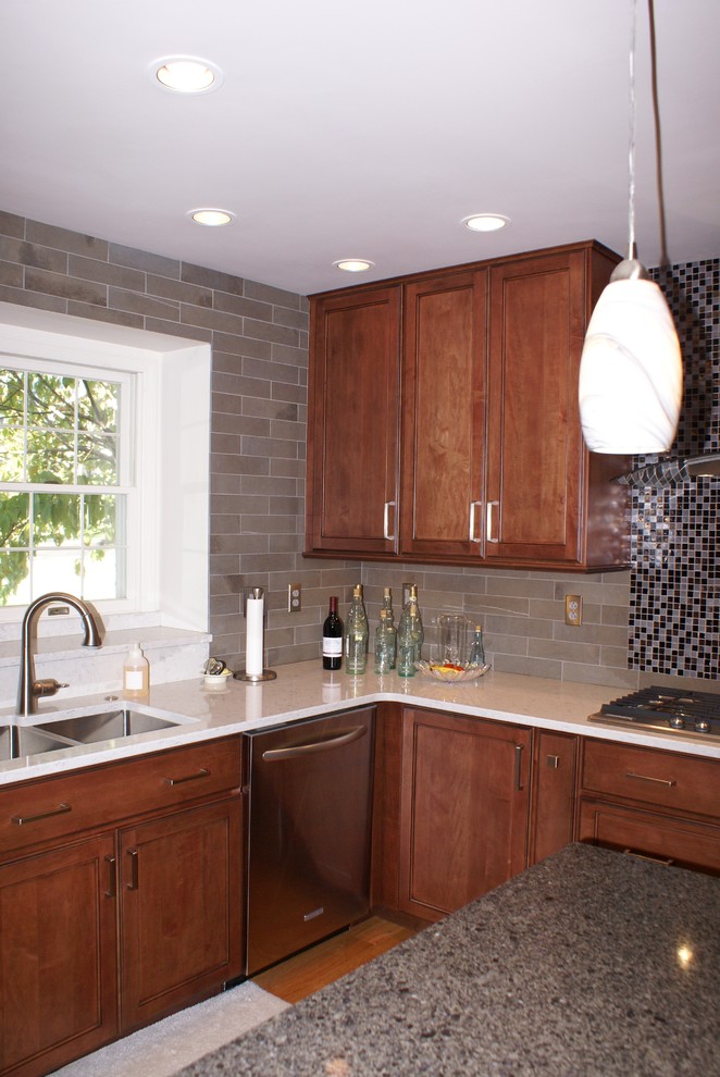Kitchen - transitional kitchen idea in St Louis