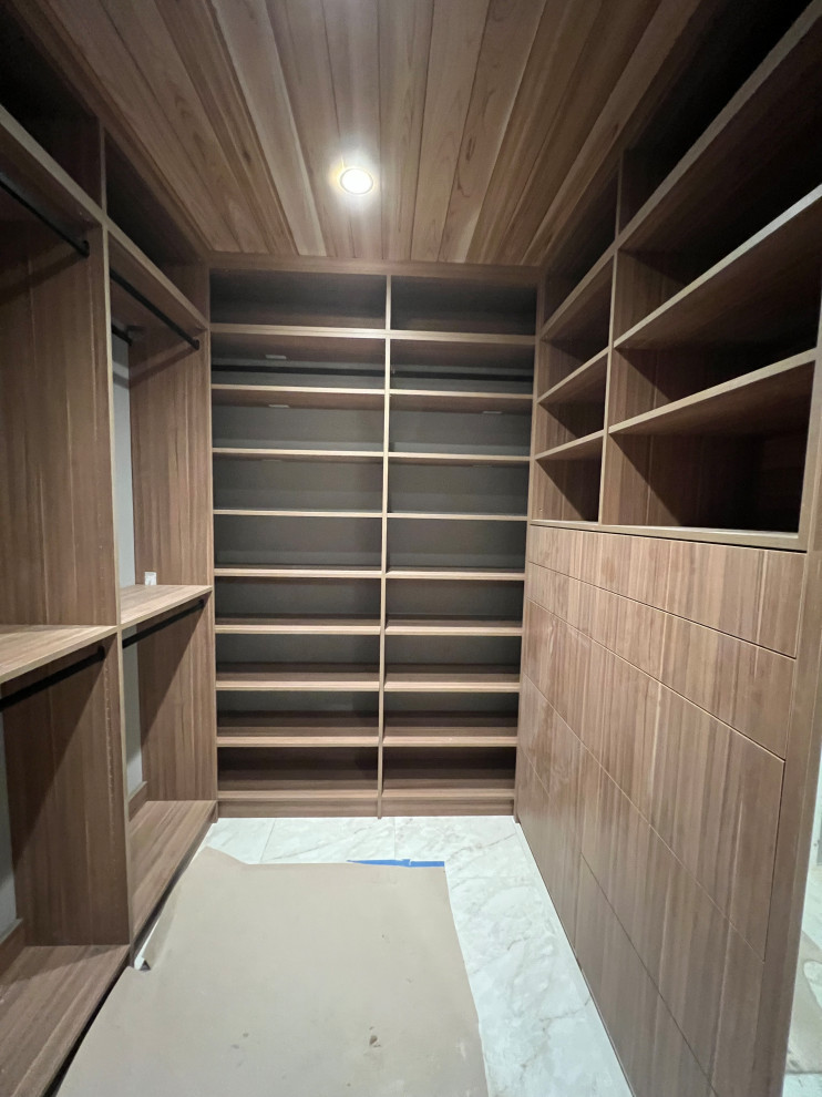 Walk in closet 1