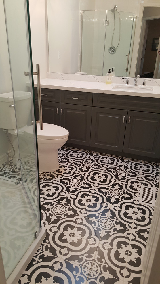 Small transitional kids' gray tile and porcelain tile porcelain tile and gray floor doorless shower photo in Toronto with shaker cabinets, dark wood cabinets, a one-piece toilet, quartz countertops, a hinged shower door and gray countertops