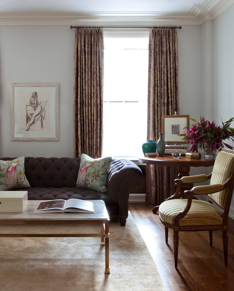 Elegant living room photo in Chicago