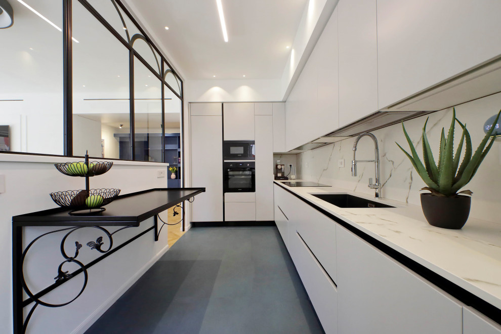 Inspiration for a mid-sized u-shaped open plan kitchen in Rome with an undermount sink, flat-panel cabinets, grey cabinets, marble benchtops, black appliances, concrete floors, no island, blue floor and recessed.