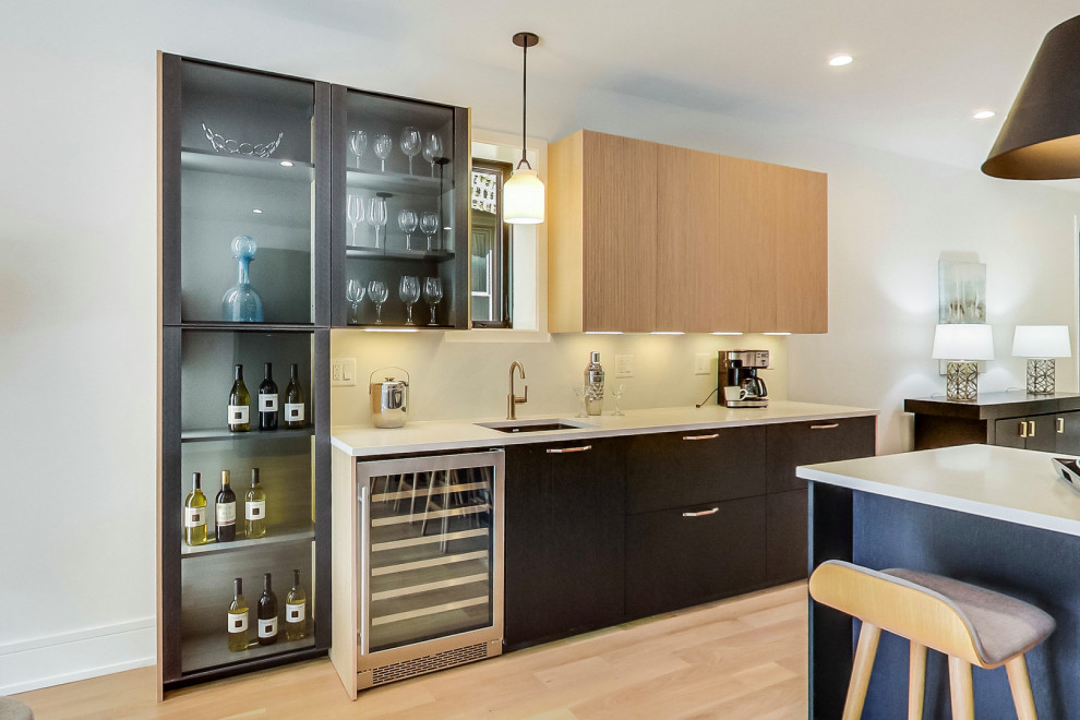 Kitchen RoomModern Home Bar With Two-Tone Cabinetry
