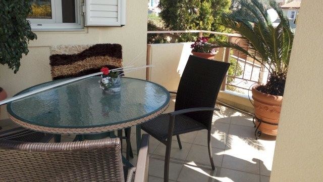 Веранда, на которую можно попасть, выйдя из столовой.