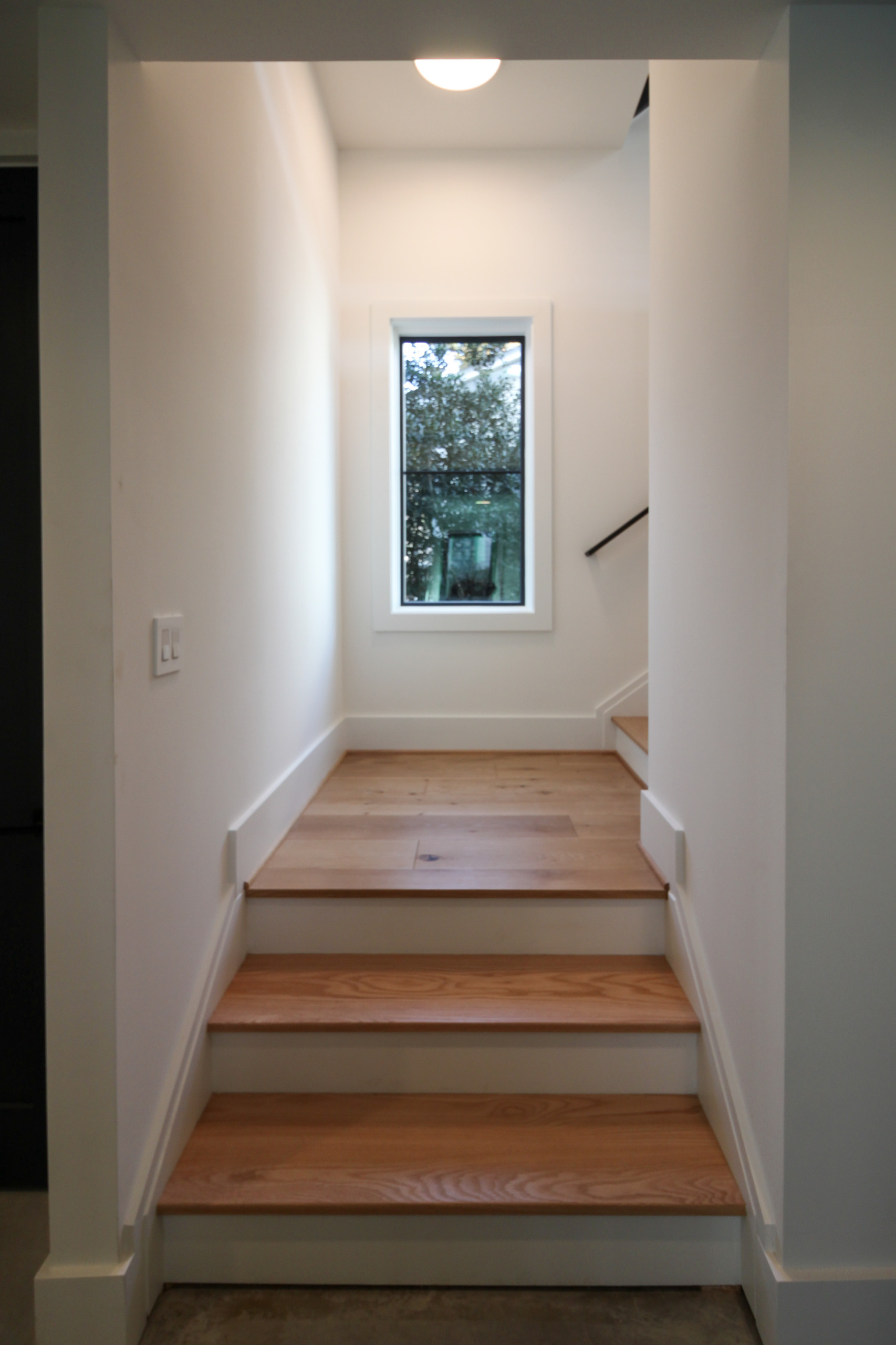 85_Sleek Three-Quarter Turn Multilevel-Staircase, McLean VA 22101