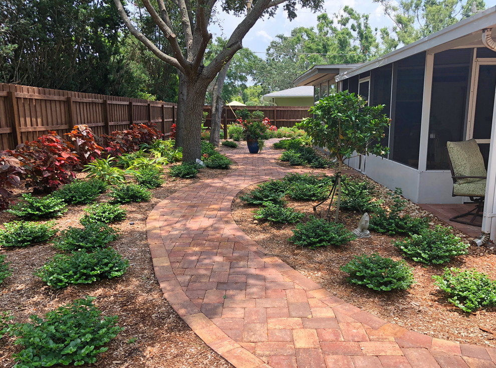 Inspiration for a rustic home design remodel in Tampa